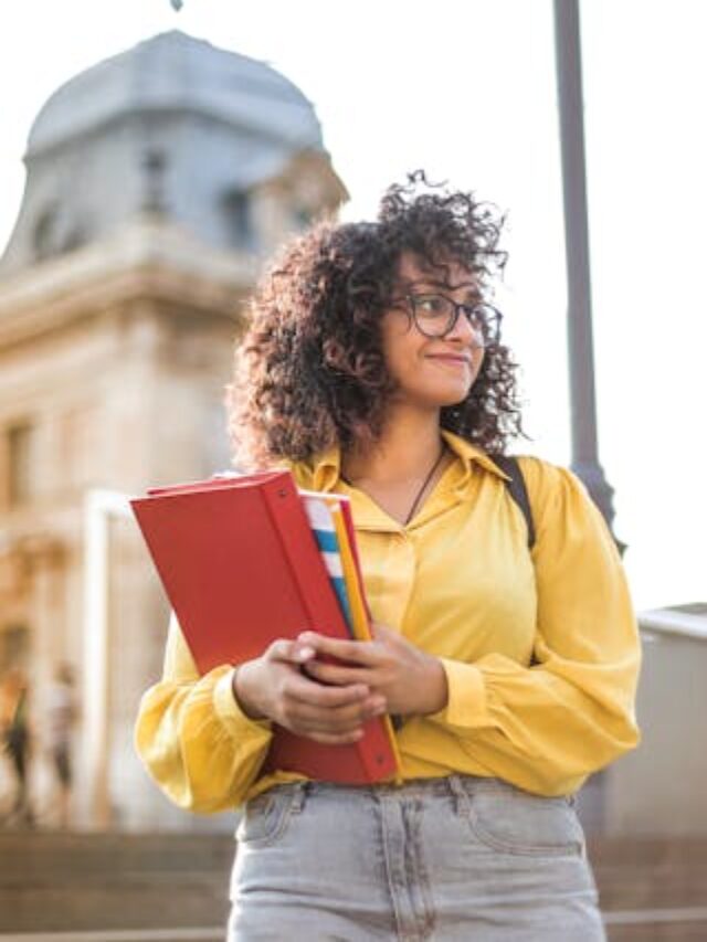 5 Less Time Consuming Side Hustles For College Students in 2024